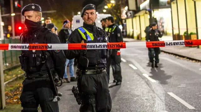 polizisten-sperren-einen