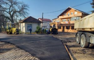 Novi metri asfalta u Starom Gradu (FOTO)