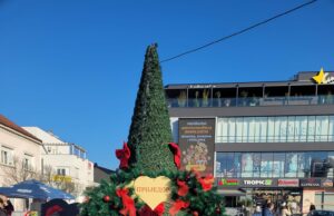 Foto ram na gradskom trgu u Prijedoru