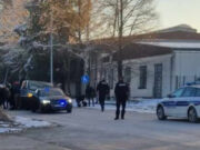 Kombi bh. tablica bježao policiji u Hrvatskoj, udario stub pa policijski auto