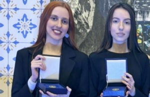 Blizanke Hana i Đana iz Sanskog Mosta dobitnice Zlatne značke Univerziteta u Sarajevu