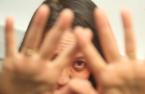 Prijedorčanin ošamario suprugu i povrijedio trudnu kćerku: Podignute optužnice protiv nasilnika