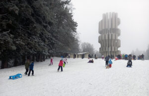 I nizak snijeg budi atrakcije na Kozari (VIDEO)