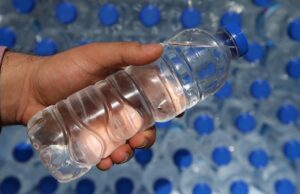 Sva flaširana voda puna je nanoplastike