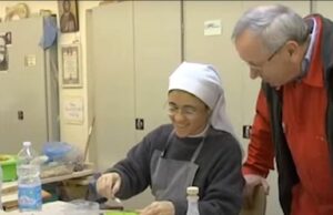 Časna sestra: Svećenik u Sloveniji me prisilio na “trojke” pa vodio u porno kina