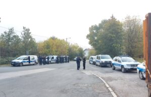 Uhapšena cijela porodica: Osumnjičeni da su godinama skrivali optuženika i maltretirali sustanare