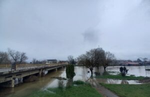 Oblačno sa slabom kišom