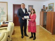 Ministru Miniću uručena plaketa za doprinos razvoju Poljoprivrednog fakulteta u Istočnom Sarajevu