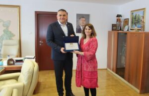 Ministru Miniću uručena plaketa za doprinos razvoju Poljoprivrednog fakulteta u Istočnom Sarajevu