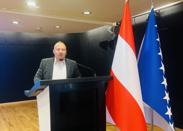 IMG-5b5254264762962b5ef35a9e276b2314-V