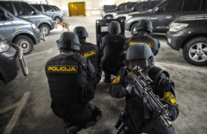 Najmanje 25 policijskih službenika drži lokale u kojima se rastura droga