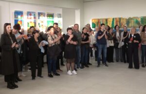 Upriličen plesni nastup i otvorena izložba likovnih radova korisnika Udruženja „Neven“