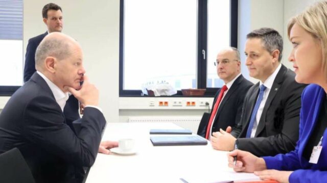 b374d083-a252-476e-8b64-469a578c799b