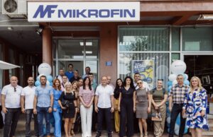 Vjernost duga skoro tri decenije: U prijedorskom naselju Urije svečano otvorena kancelarija Mikrofina!