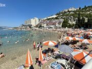 Turisti pristižu u Neum, cijene veće nego prethodnih godina: Ćevapi 15, a kafa 5 KM