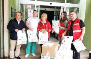 CRVENI KRIŽ URUČIO DONACIJU OD 45 SETOVA ZA NOVOROĐENČAD