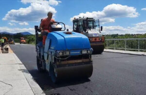 ZAVRŠENO ASFALTIRANJE MOSTA – USKORO PUŠTANJE U PROMET