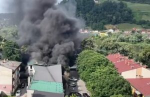 U Novom muškarac ušao u kafić i zamolio goste da izađu, pa ga zapalio