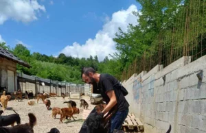 Ernad Menković iz Prijedora novačnu nagradu poklonio Udruženju “Spas”