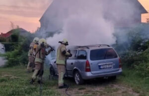 Izazvao udes, napustio mjesto nezgode, pa zapalio vozilo Foto: Vatrogasci Prijedor