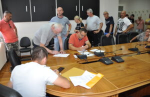 Prijedor: Uručena rješenja o isplati sredstava za 65 korisnika poplavljenih područja