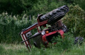 Prijedorčanin stradao pri prevrtanju traktora