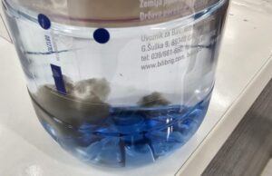 Na tržište BiH uvezena voda iz Hrvatske koja može biti štetna po zdravlje