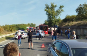 Stravična nesreća u Srbiji: Sudarili se autobus i kamion, ima poginulih i povrijeđenih