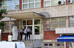 Bosanska Krupa: Ubo suprugu nožem u vrat pa sebe izbo po stomaku