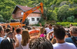 “Zaustavite zločin” na granici Hrvatske sa BiH: Građani iz 3 države digli bunu zbog bagera na izvoru Une