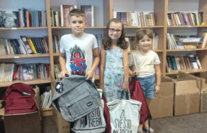 Podjela školskog pribora za učenike iz škola sa Brda