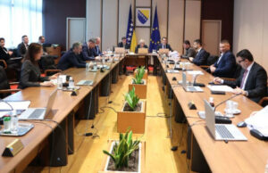 “Funkcije preuzimaju neobrazovani i nesposobni”