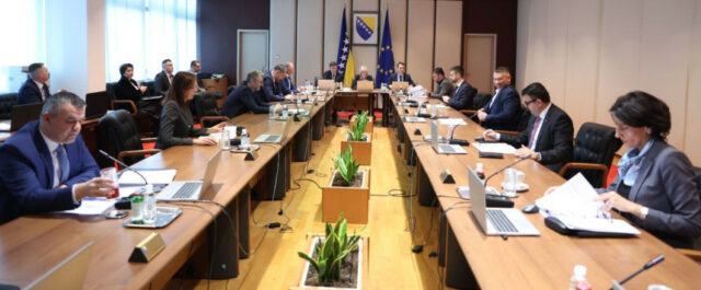 res_1726906322_funkcije-preuzimaju-neobrazovani-i-nesposobni