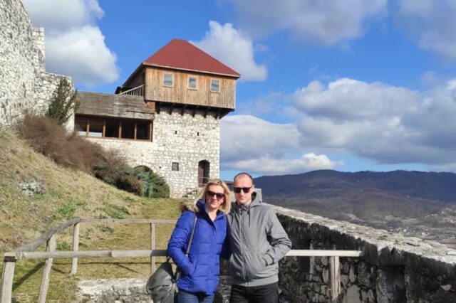 res_1728724592_bracni-par-iz-prijedora-na-neobicnim-putovanjima