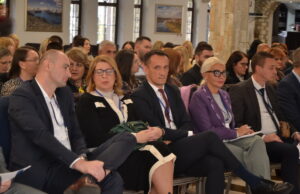 Predstavnici grada na konferenciji na temu ” Prelazak domova zdravlja na trezorsko poslovanje “