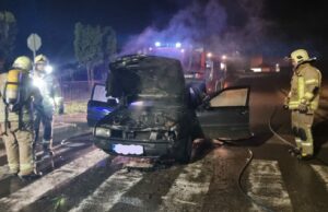 Izgorio Audi u Prijedoru (FOTO) Foto: Vatrogasci Prijedor