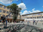 Pukla nadstrešnica iznad ulaza u osnovnu školu u Beogradu