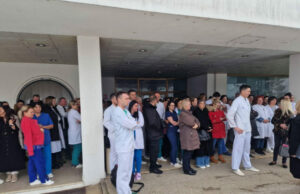 Sindikat i radnici: Vlada RS kao poslodavac zanemarila prijedorsku bolnicu