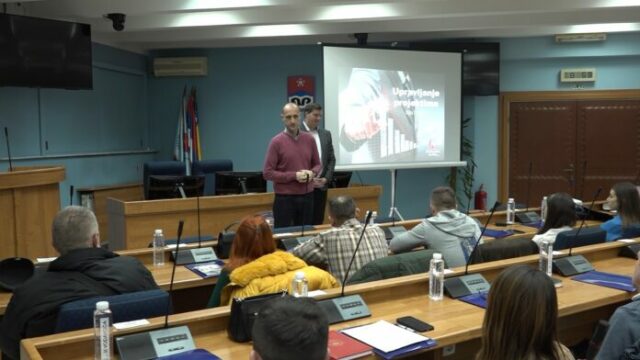 S21196_edukacija-696x392