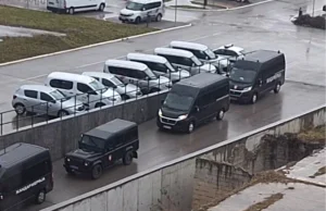 Zaključana zgrada Vlade Vojvodine, zaposleni ne mogu izaći: Policija ušla u zgradu Vojvođanske televizije