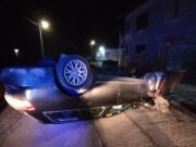 Brezičani kod Prijedora, vozilo završilo na krovu (FOTO) Foto: TVJ Prijedor