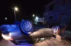 Brezičani kod Prijedora, vozilo završilo na krovu (FOTO) Foto: TVJ Prijedor