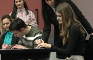 Prijedor: Učenici i studenti potpisali ugovore o stipendiranju