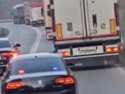 Vožnja u BiH: Službeni automobili preticali kamione preko duple pune linije u krivini