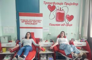 Maturanti Mašinske škole darivali krv