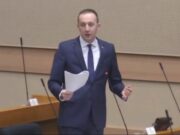 Neki poslanici imaju i po 10 hiljada primanja, pa štite svoje bogatstvo ugrožavajući RS