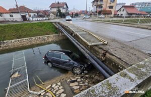 Filmska potjera: Bježali od policije, pa završili u kanalu