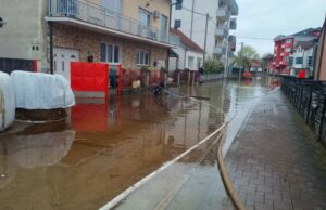 Podzemne vode poplavila gradska naselja u Sanskom Mostu