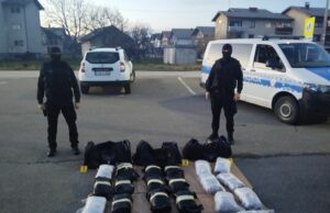 Uhapšena tri lica, u vozilu pronađena veća količina droge