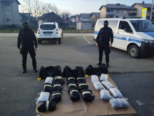 IMG-feab8598fdd730a6a9b8cc89fb4c3f24-V